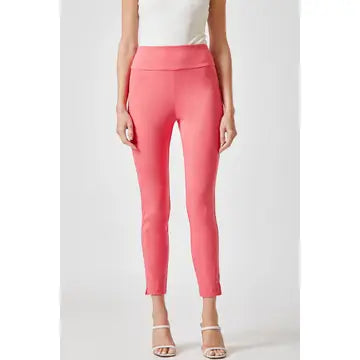 Magic Skinny Capri Pant in Strawberry