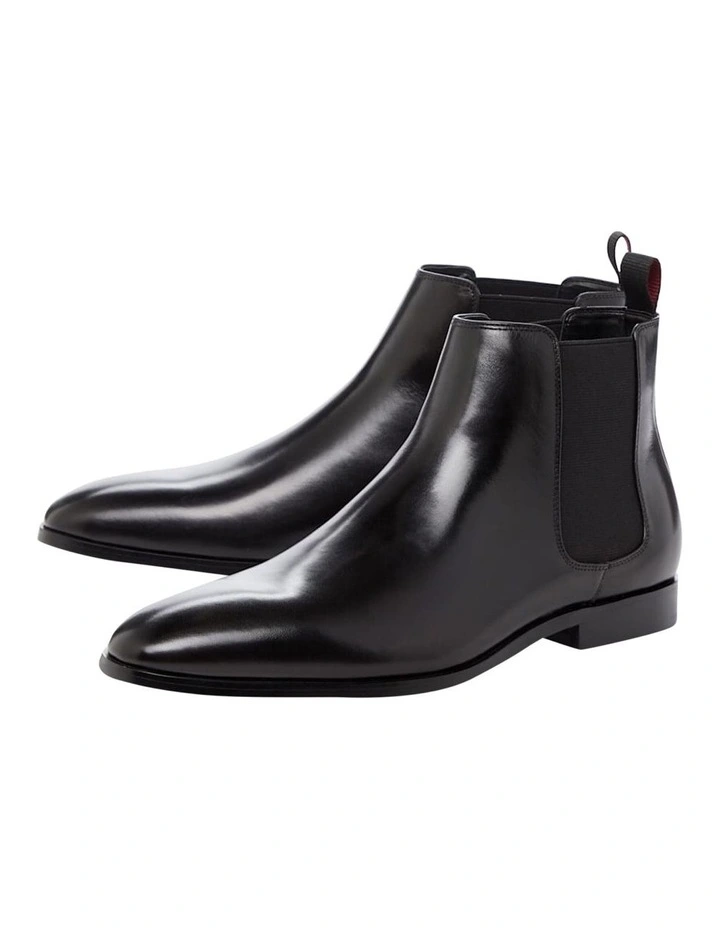 Mantle Boots in Black