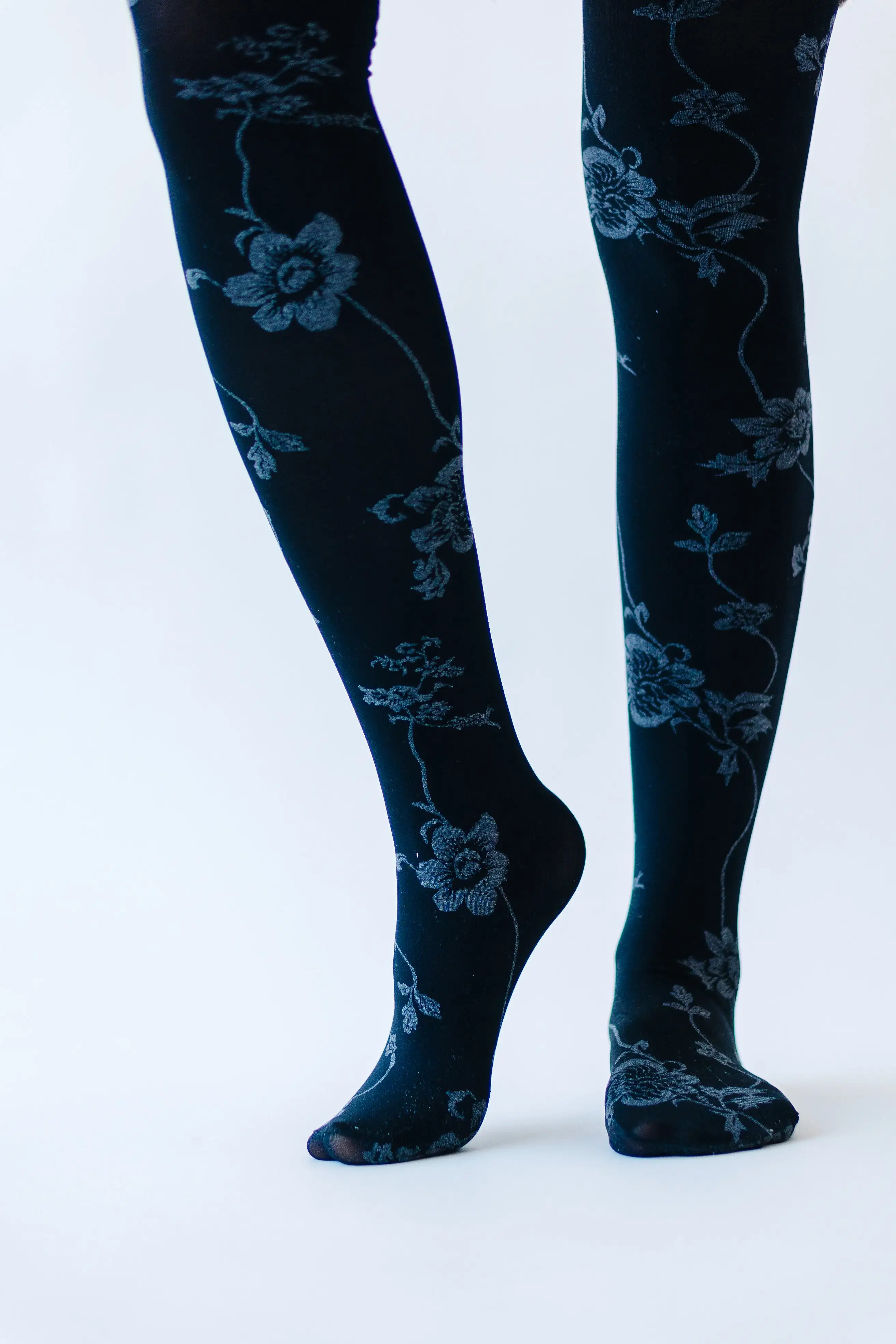 SOCKS: The Wild Floral Opaque Tights in Black