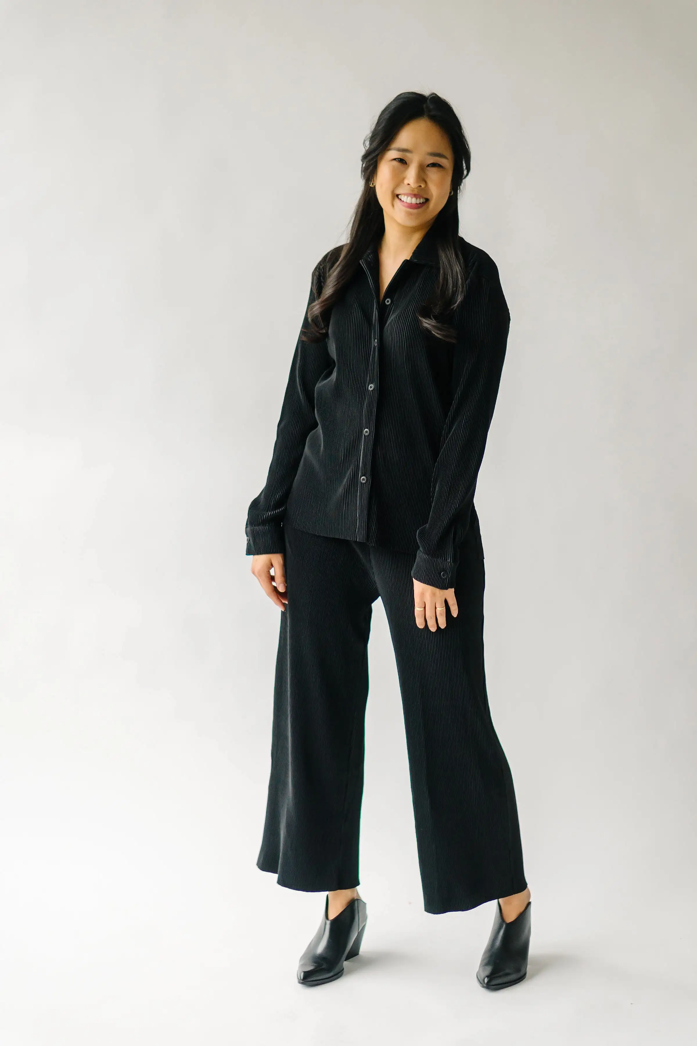 The Venus Crinkle Straight Leg Pants in Black